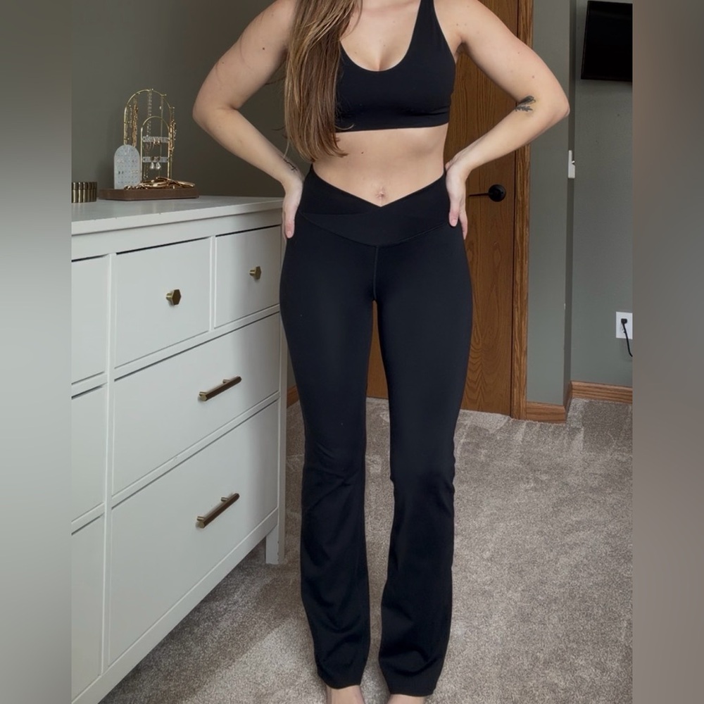 Women's Black Mid Rise Crossover Waist Flare Leggings